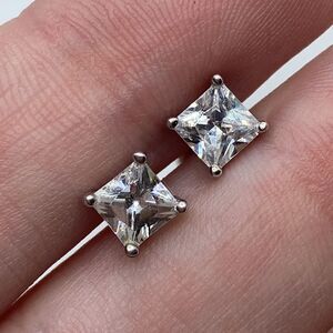 💛 925 Princess Cut CZ Stud Earrings